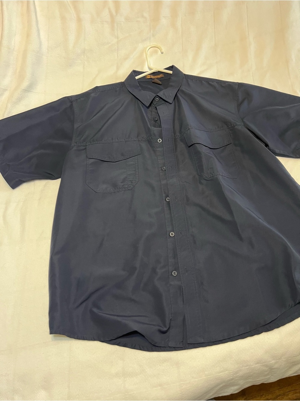 Men's Short Sleeve Button-Down Shirt in Navy - Casual Chest Pocket Style